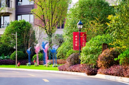 在售建面約98 142平的三房和四房產(chǎn)品,兼顧到剛需和剛改群體,戶型設(shè)計相當(dāng)不錯